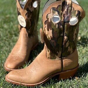 Olathe Boot Co. Tan and Camouflage Western Boots Size 8.5 NEW!